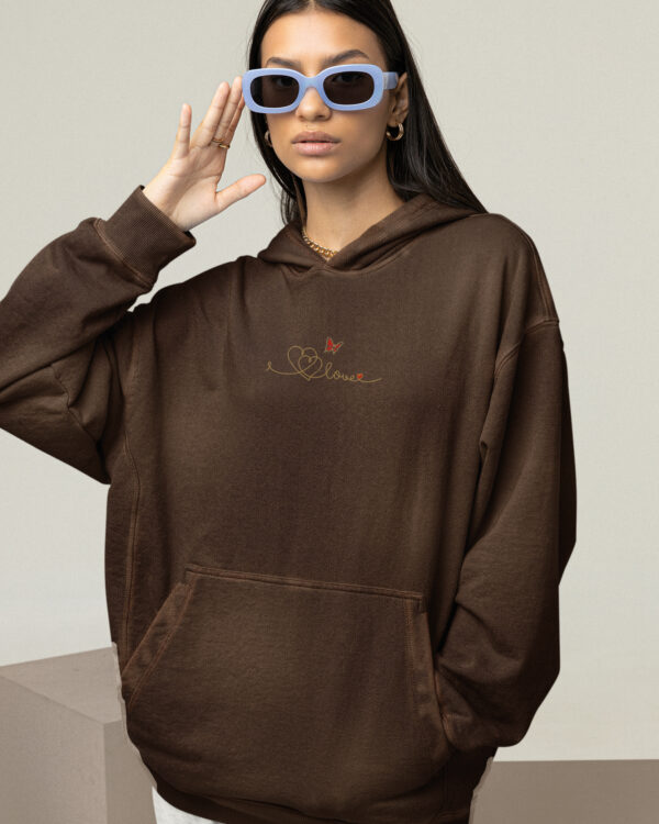 Bluza oversize z kapturem <br>Haft LOVE z motylem <br>Efekt sprania